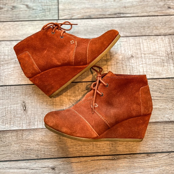 Toms Lace Wedge: Rust- 8 - Picture 2 of 4